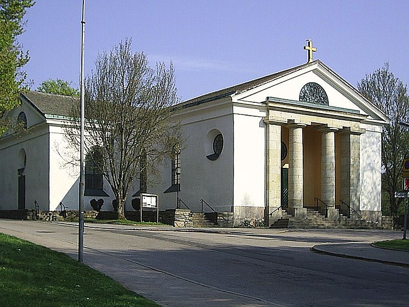 Fil:Uddevalla kyrka, 12 maj 2006.jpg