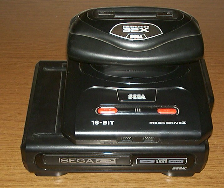 Fil:Mega Drive II (PAL) + Sega CD II (US NTSC) + 32X (PAL).jpg