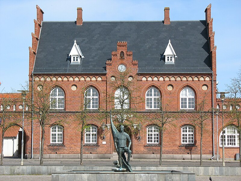 Fil:Rådhuset i Frederikssund.JPG