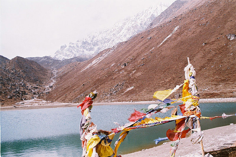 Fil:Samiti lake, near Kanchenjunga.jpg