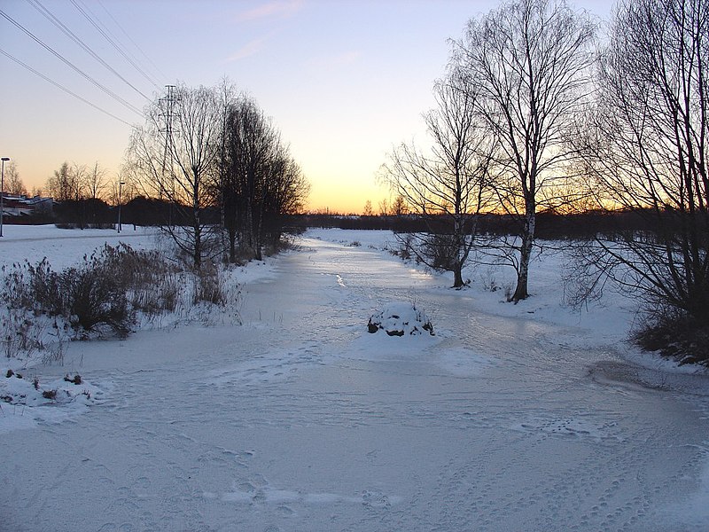 Fil:Sunset at the frozen river (399158333).jpg
