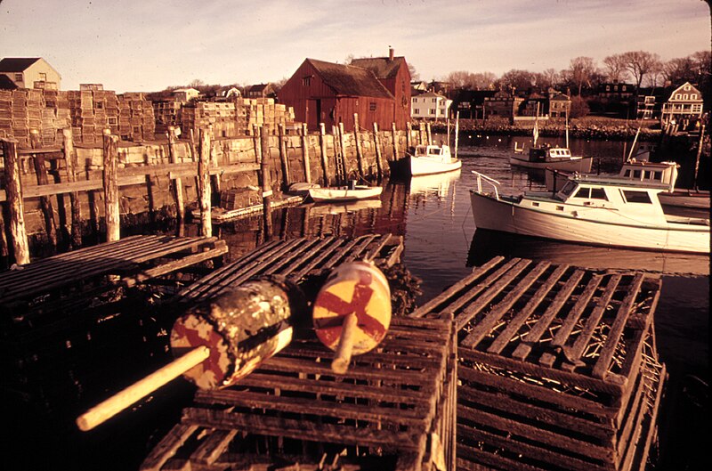Fil:Lobster pots, Rockport harbour.gif