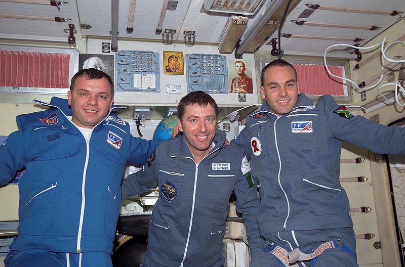 Fil:Soyuz TM-34 crew 1.jpg