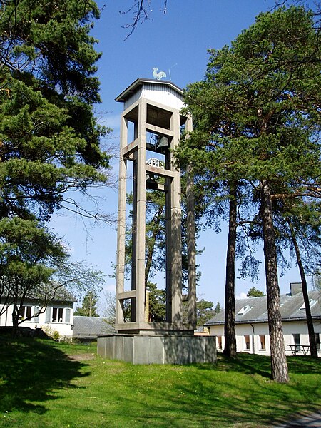 Fil:Ängby kyrka klocktorn.jpg