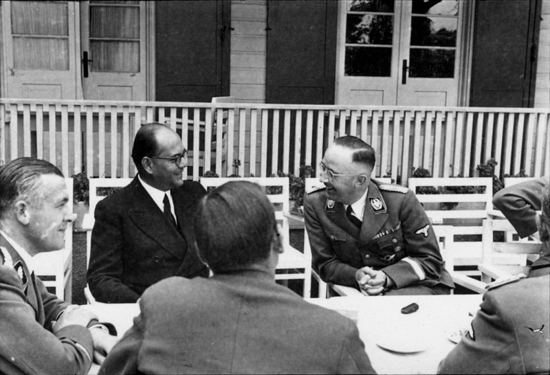 Fil:Bundesarchiv Bild 101III-Alber-064-03A, Subhas Chandra Bose bei Heinrich Himmler.jpg