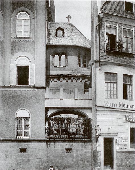Fil:Frankfurt Saalhofkapelle um 1900.jpg