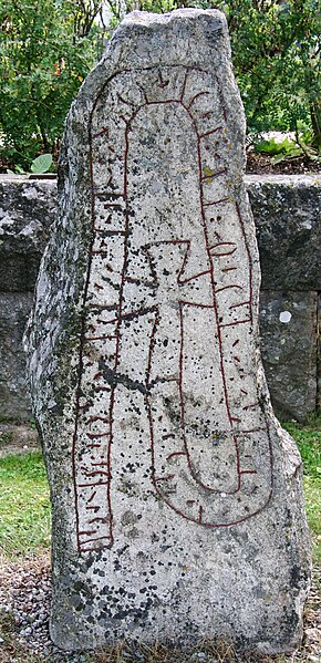 Fil:Hogs kyrka runestone01.jpg