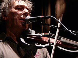 John Cale under en konsert 2006