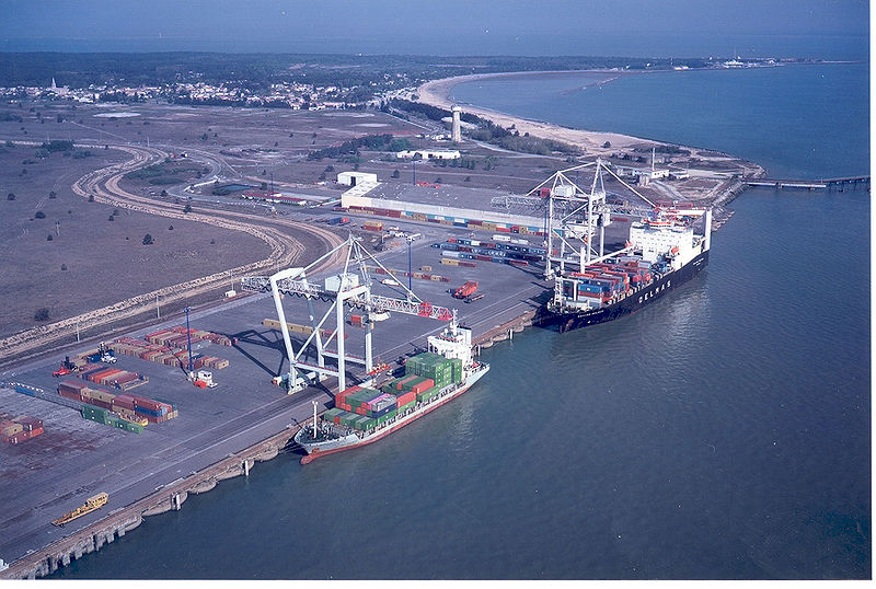 Fil:Le Verdon Container ships.jpg