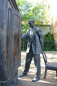 Fil:Statue of C.S. Lewis, Belfast.jpg