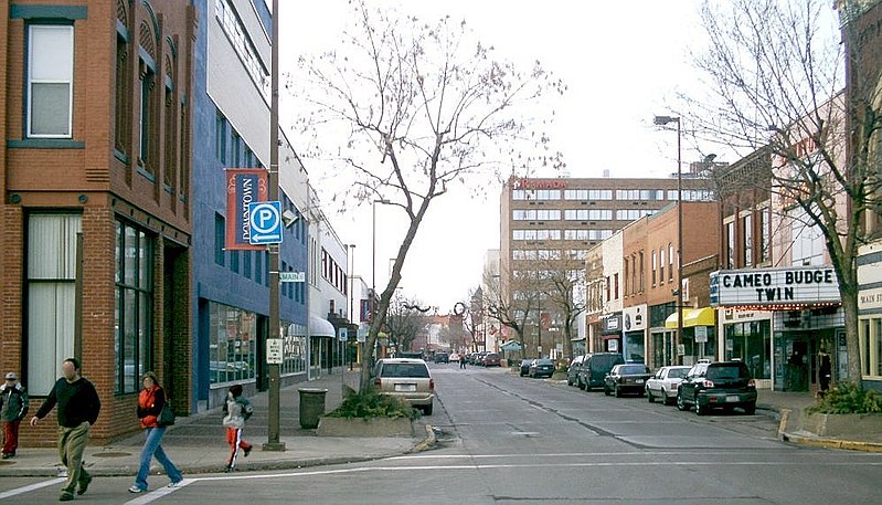 Fil:Eau Claire - Barstow street looking north 2005.jpg