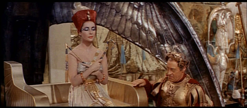 Fil:1963 Cleopatra trailer screenshot (15).jpg