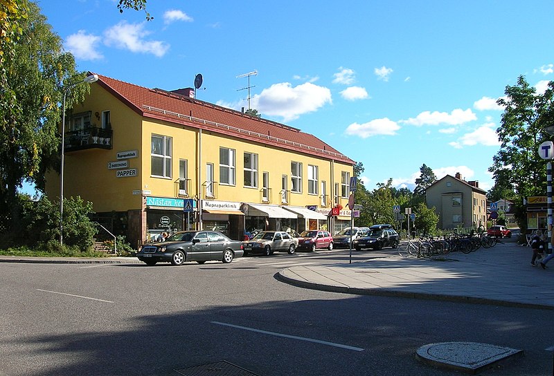 Fil:Slättgårdsvägen 1-3 Hägersten Stockholm 2005-09-17.JPG