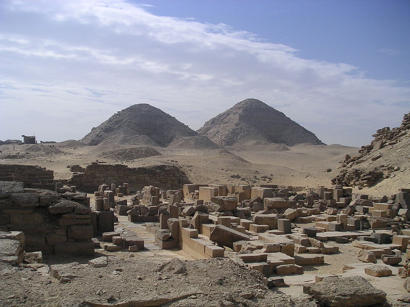 Fil:Pyramides d'Abousir.JPG