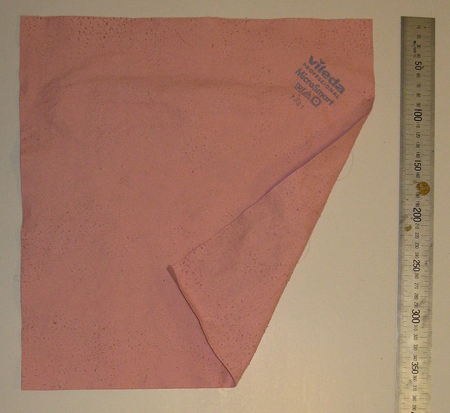 Fil:Cloth, microfiber, folding step 01.JPG
