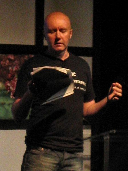 Fil:Irvine Welsh 2004.jpg