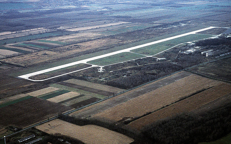 Fil:Sarmellek Air Field.jpg