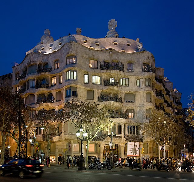 Fil:Casa Milà - Barcelona, Spain - Jan 2007.jpg