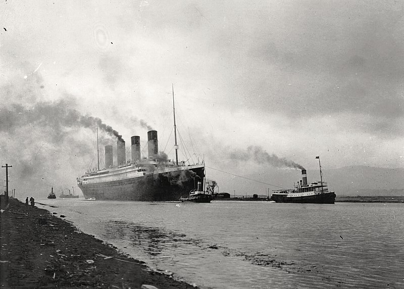 Fil:RMS Titanic sea trials April 2, 1912.jpg