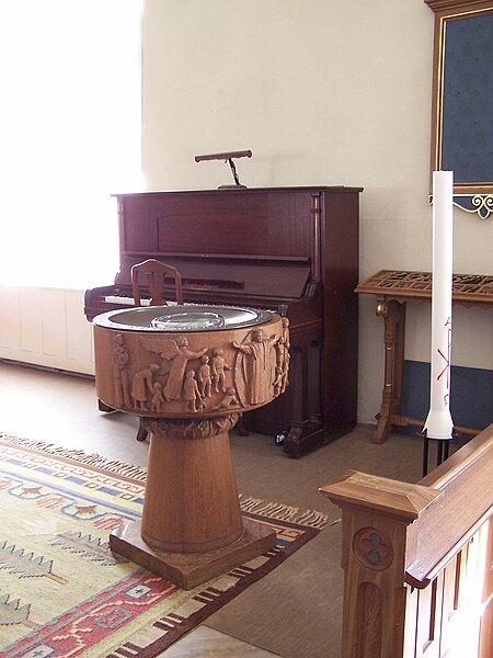 Fil:Tirups kyrka baptismal font.jpg