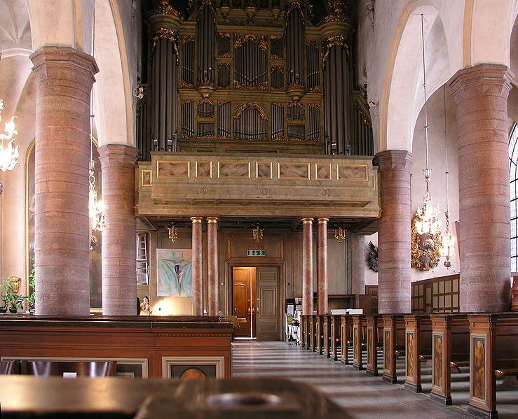 Fil:Jakobs kyrka nave-organ.jpg