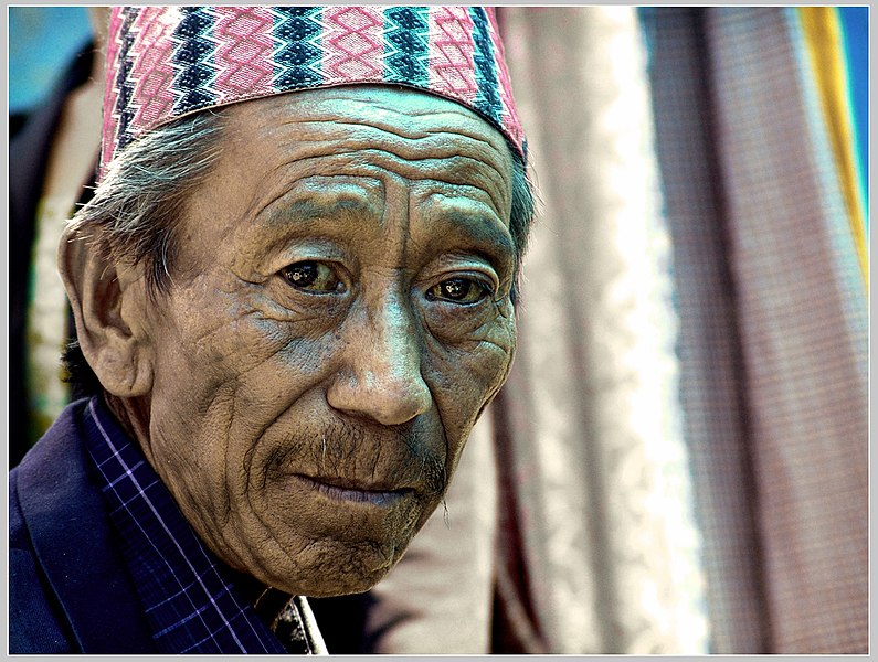 Fil:Old man at Ravangla Market.jpg