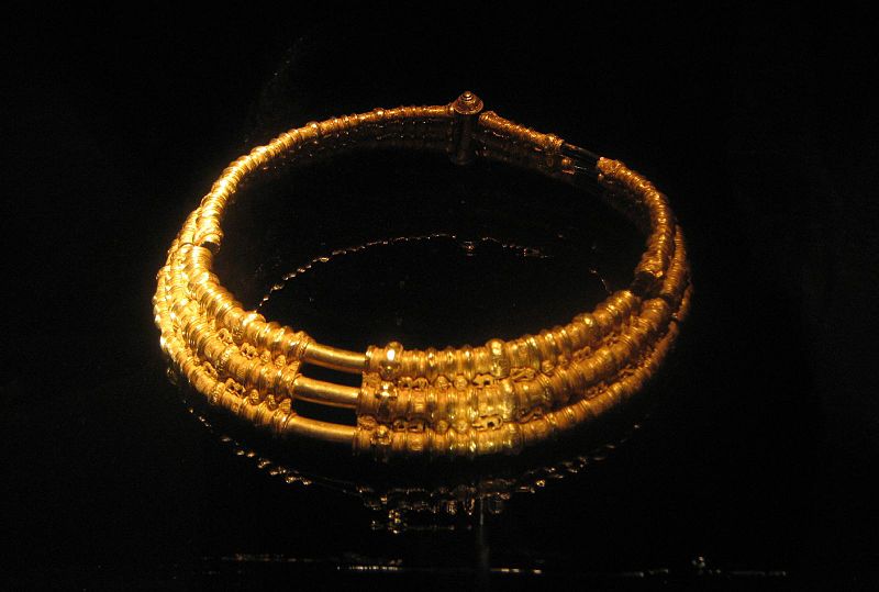 Fil:Viking gold necklace2.jpg