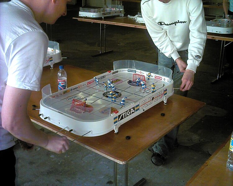 Fil:Table hockey playing.JPG