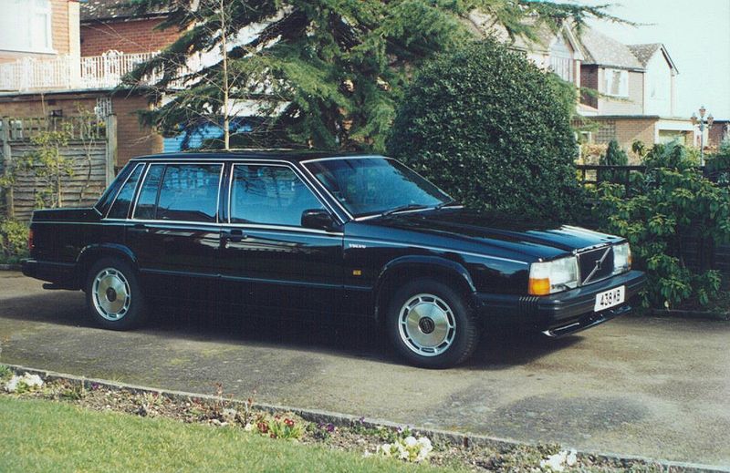 Fil:1987 Volvo 740GLE.jpg