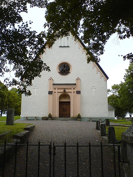 Fil:Löts kyrka entre.jpg