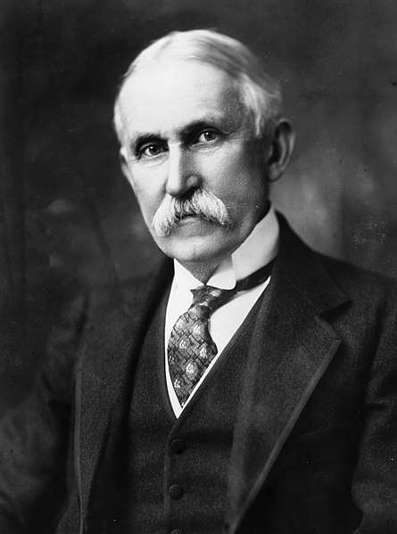 Fil:Franklin MacVeagh, formal bw photo portrait, 1909.jpg