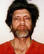 "UNA-bombaren" Ted Kaczynski grips i en ensligt belägen trästuga i Montana den 3 april 1996. Den före detta matematikprofessorn har då skickat brevbomber runt om i USA ända sedan 1978.