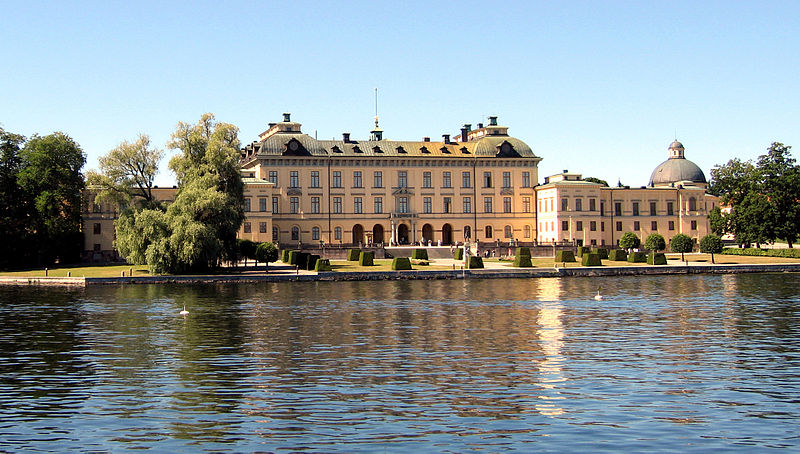 Fil:Drottningholm Palace from the Water.jpg