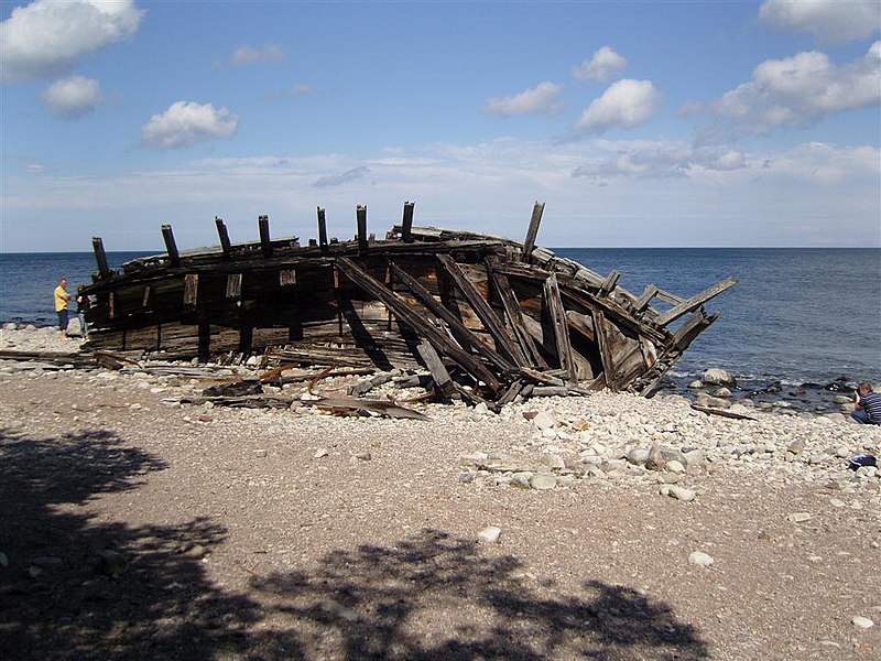 Fil:Trollskogen Shipwreck.jpg