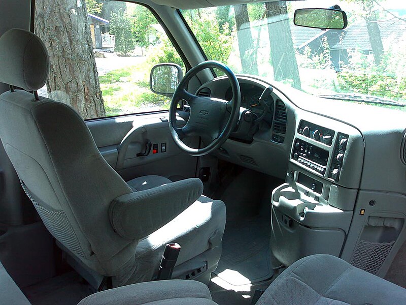Fil:Chevrolet Astro 1996 drivers seat.jpg