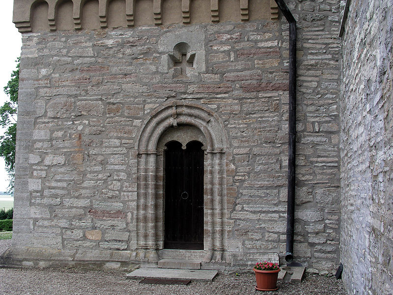 Fil:Heda kyrka portal01.jpg