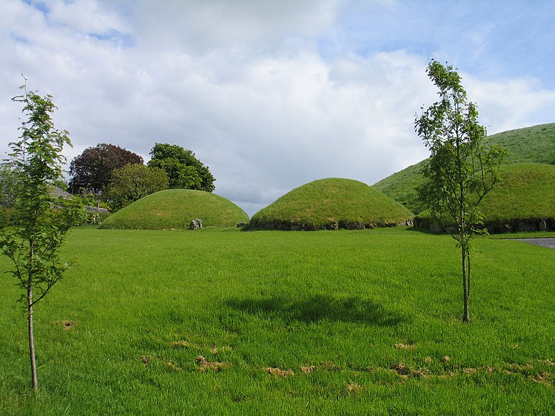 Fil:Knowth01.JPG