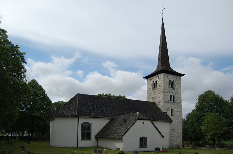 Fil:Hovsta kyrka norrsida.jpg