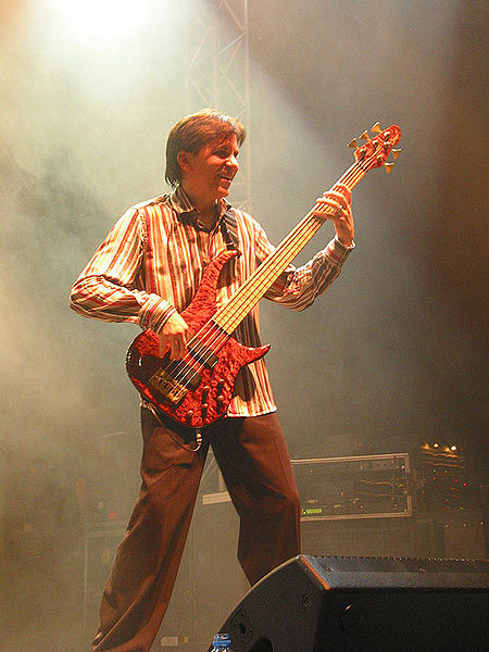 Fil:Mike Porcaro with bass guitar.jpg