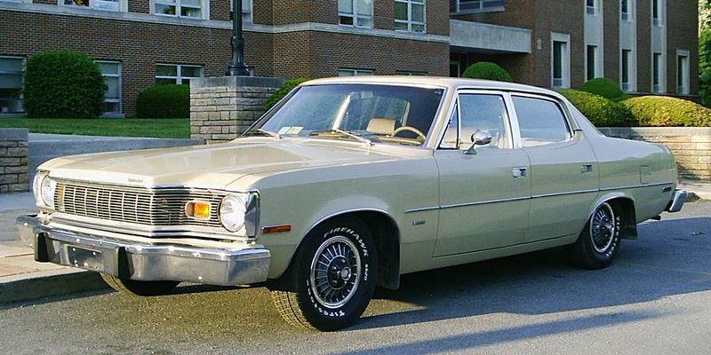 Fil:1975 AMC Matador base Sedan beige left-front.jpg