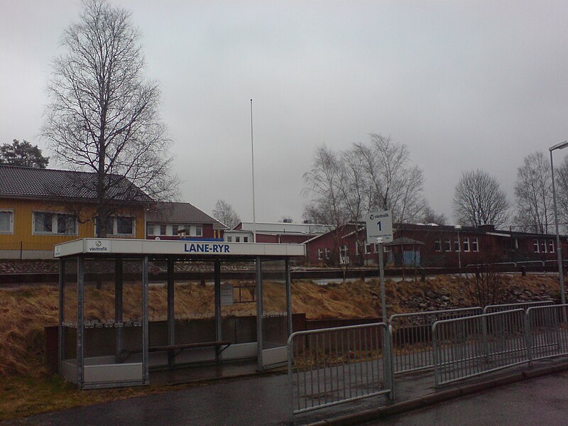 Fil:Lane-Ryrs skola.JPG