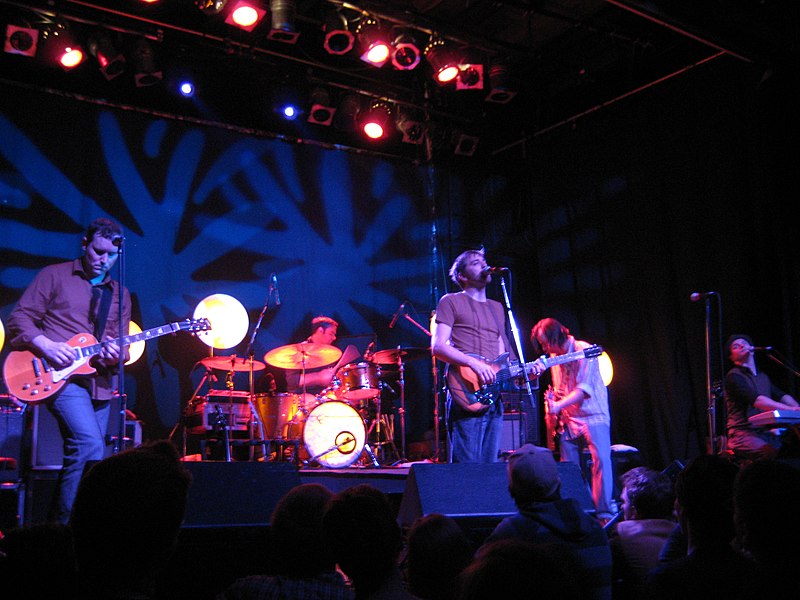 Fil:The Weakerthans in concert 2007.JPG