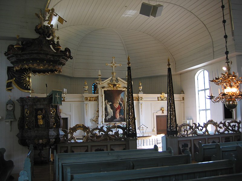 Fil:Matarengi Church interior.jpg