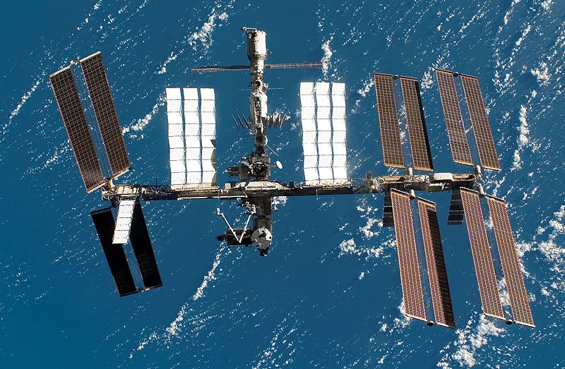 Fil:ISS after STS-123 in March 2008 cropped.jpg