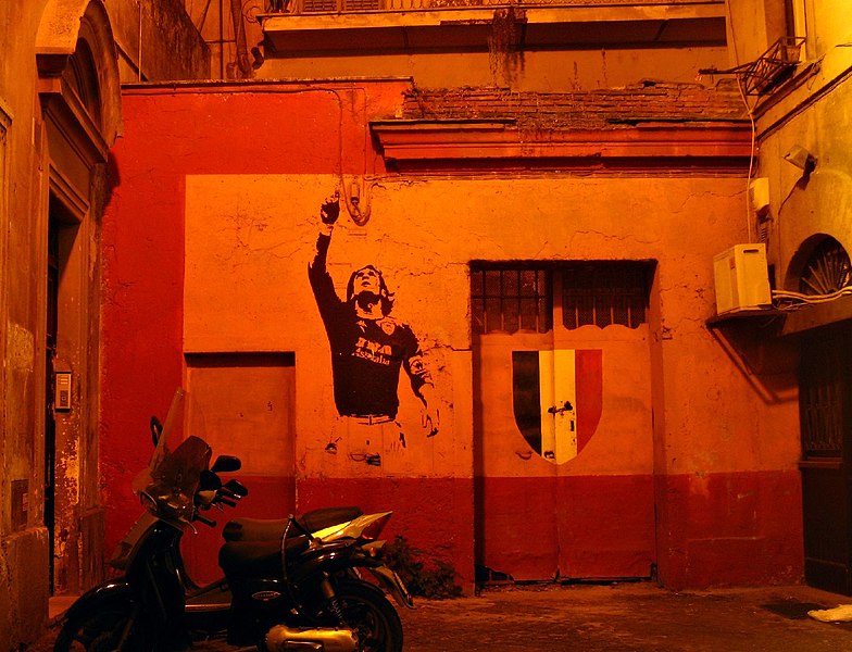 Fil:Totti-a.s.Roma-celebration.jpg