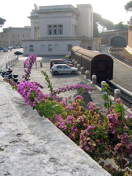 Bahnhof Vatikan Totale.jpg