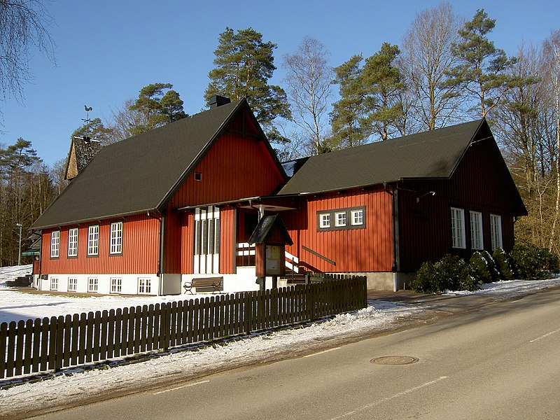 Fil:Åsljunga småkyrka ext1.jpg