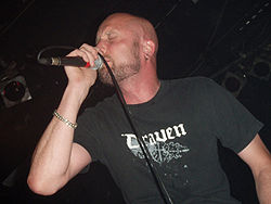 Jens Kidman med Meshuggah i Prag 2008