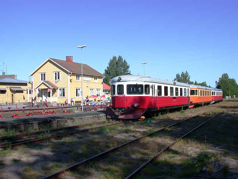 Fil:Bengtsfors railway station Sweden 001.JPG