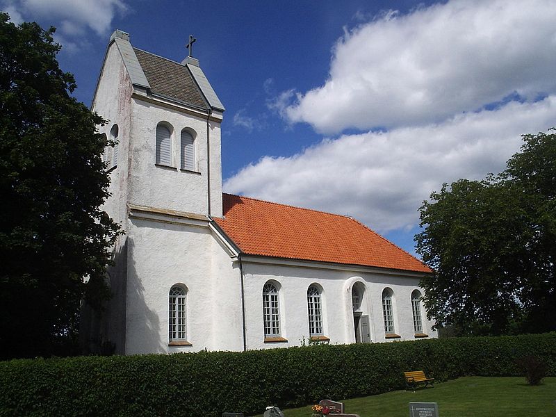 Fil:Högås kyrka, den 14 juli 2006, bild 1.JPG